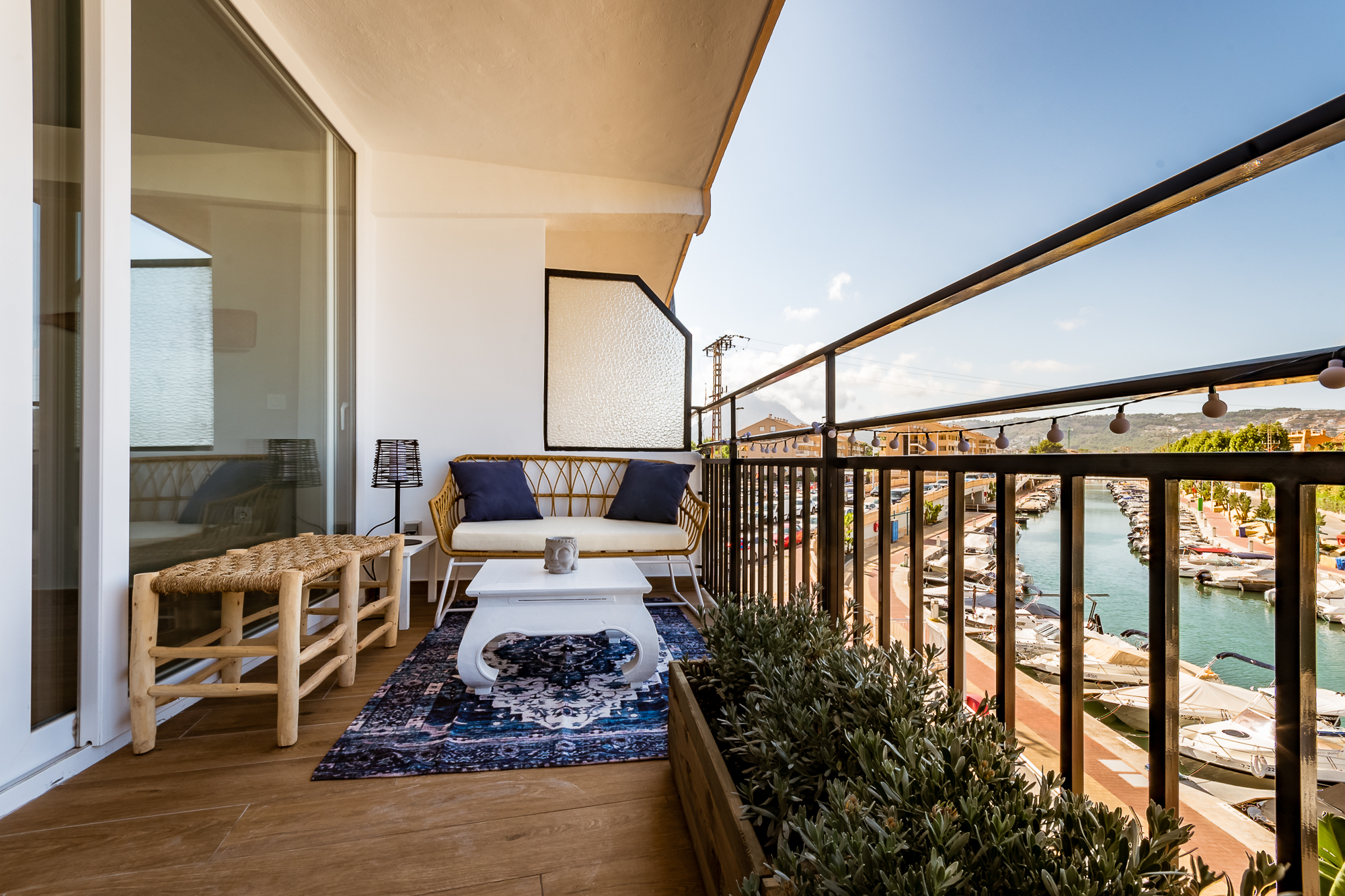 Mooi gerenoveerd appartement met uitzicht op het kanaal en honderd meter van het strand