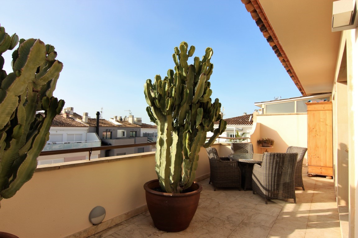 Spacious penthouse for sale in the center of Moraira