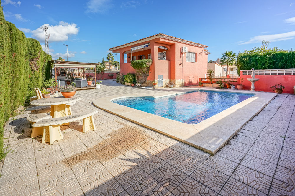 Villa te koop in Calpe dicht bij het strand