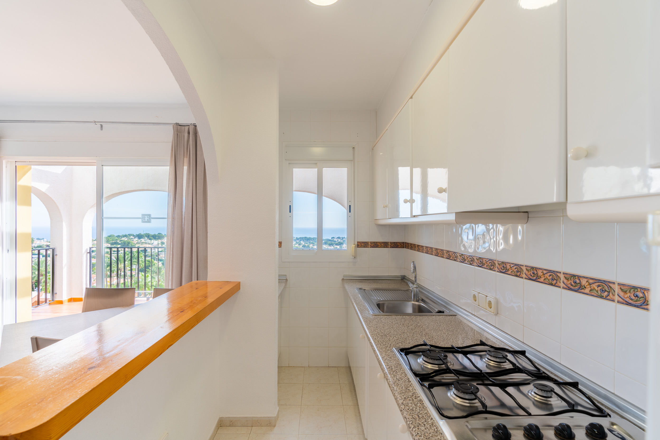 Bungalow en venta en Calpe en zona residencial con vistas al mar y Peñon de Ifach