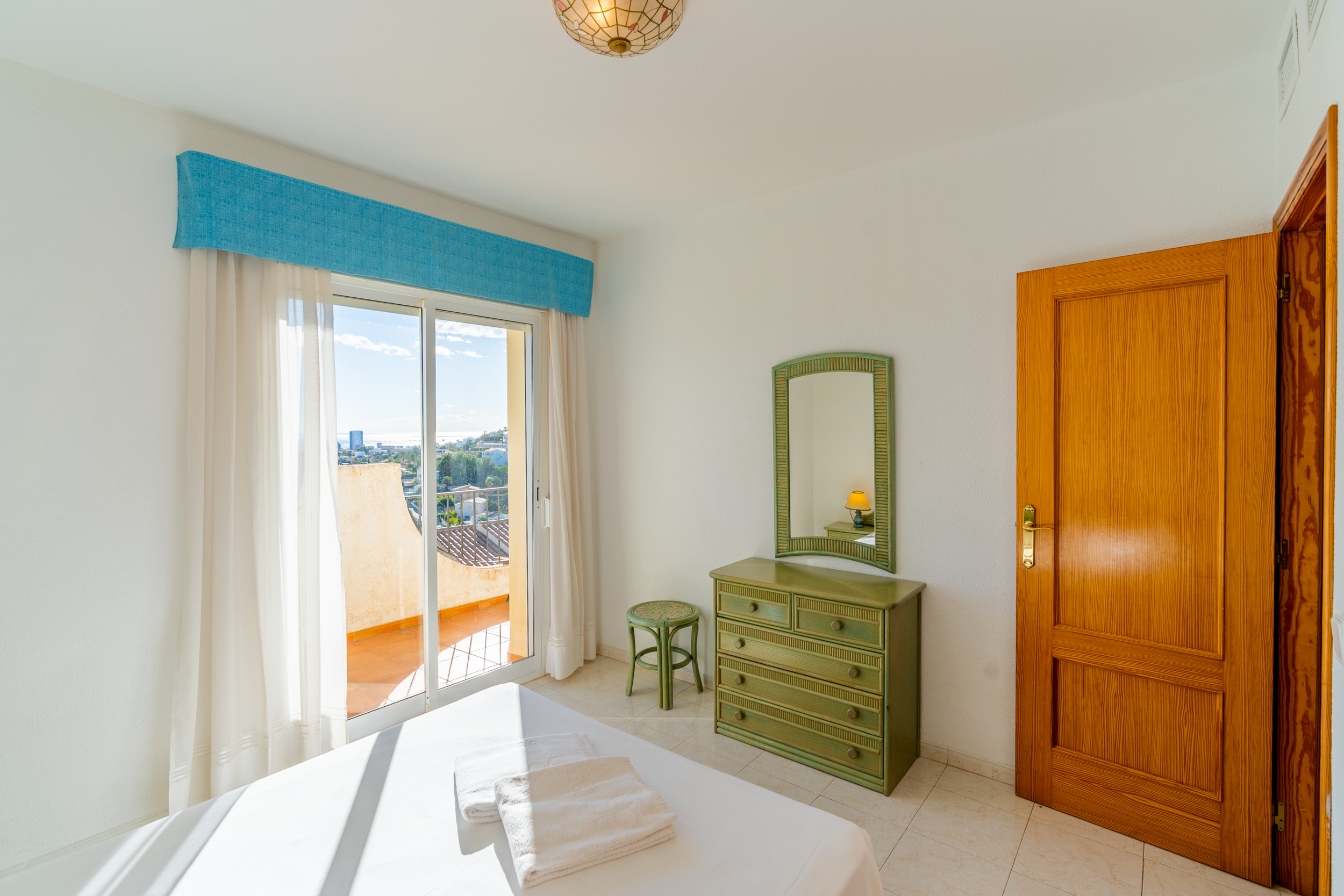 Bungalow en venta en Calpe en zona residencial con vistas al mar y Peñon de Ifach