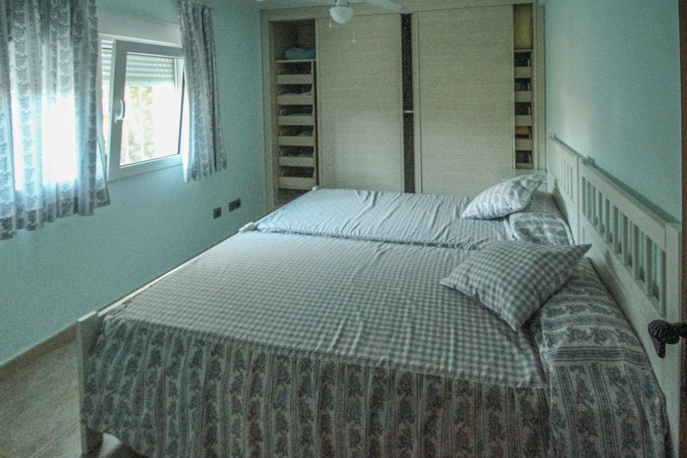 6 slaapkamer villa op 50 meter van het strand te koop in Jávea