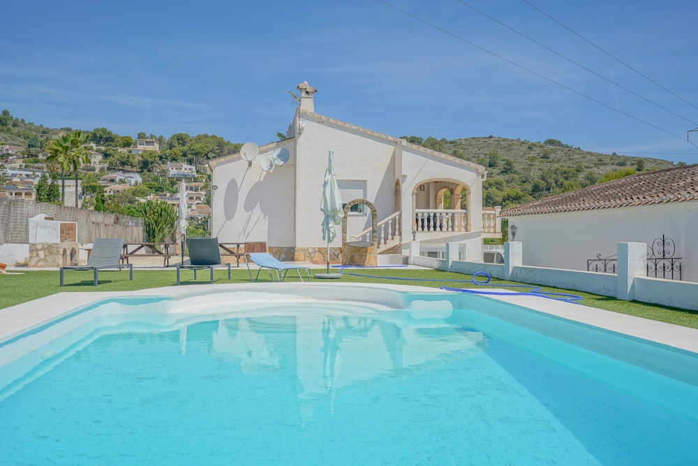 Villa with separate guest house for sale in Javea