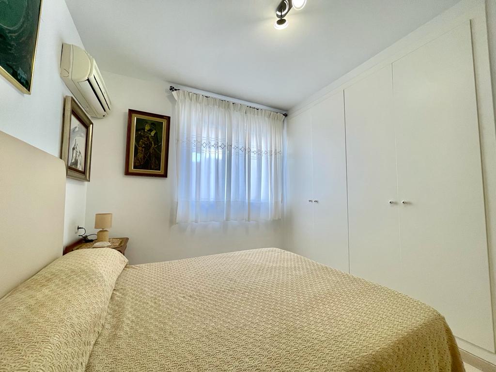 Piso de 3 dormitorios con parking y trastero en venta en Javea